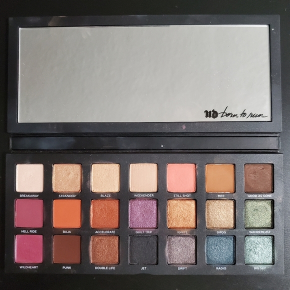 Born to Run eyeshadow palette UD - Picture 2 of 4